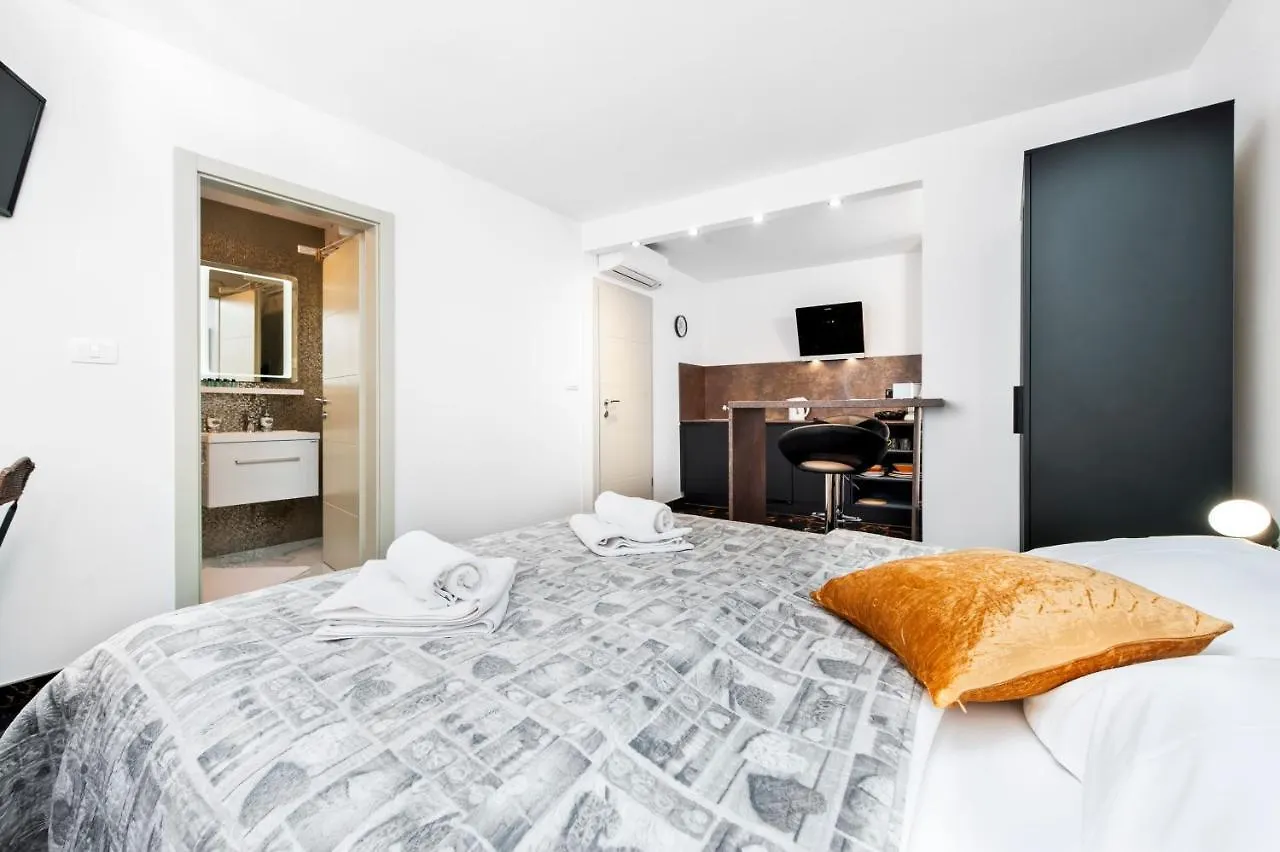 Dolce Studio Apartmani Rovinj 0*,