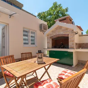  Appartement Small Private House With A Terrace In Croatie